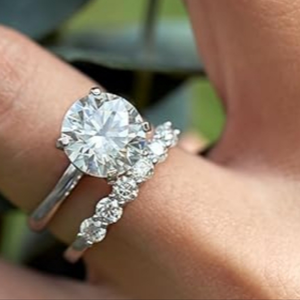 3ct Moissanite 18k white gold /Sterling silver 925. Stunning ring.